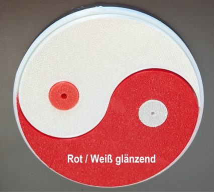 Rotes und weißes Yin-Yang-Symbol mit glänzenden Oberflächen.